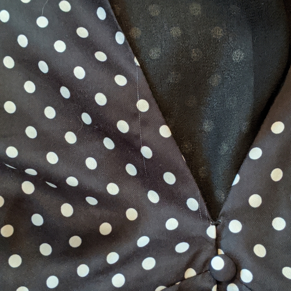 Feminine Polkadot Romper - Picture 3 of 4